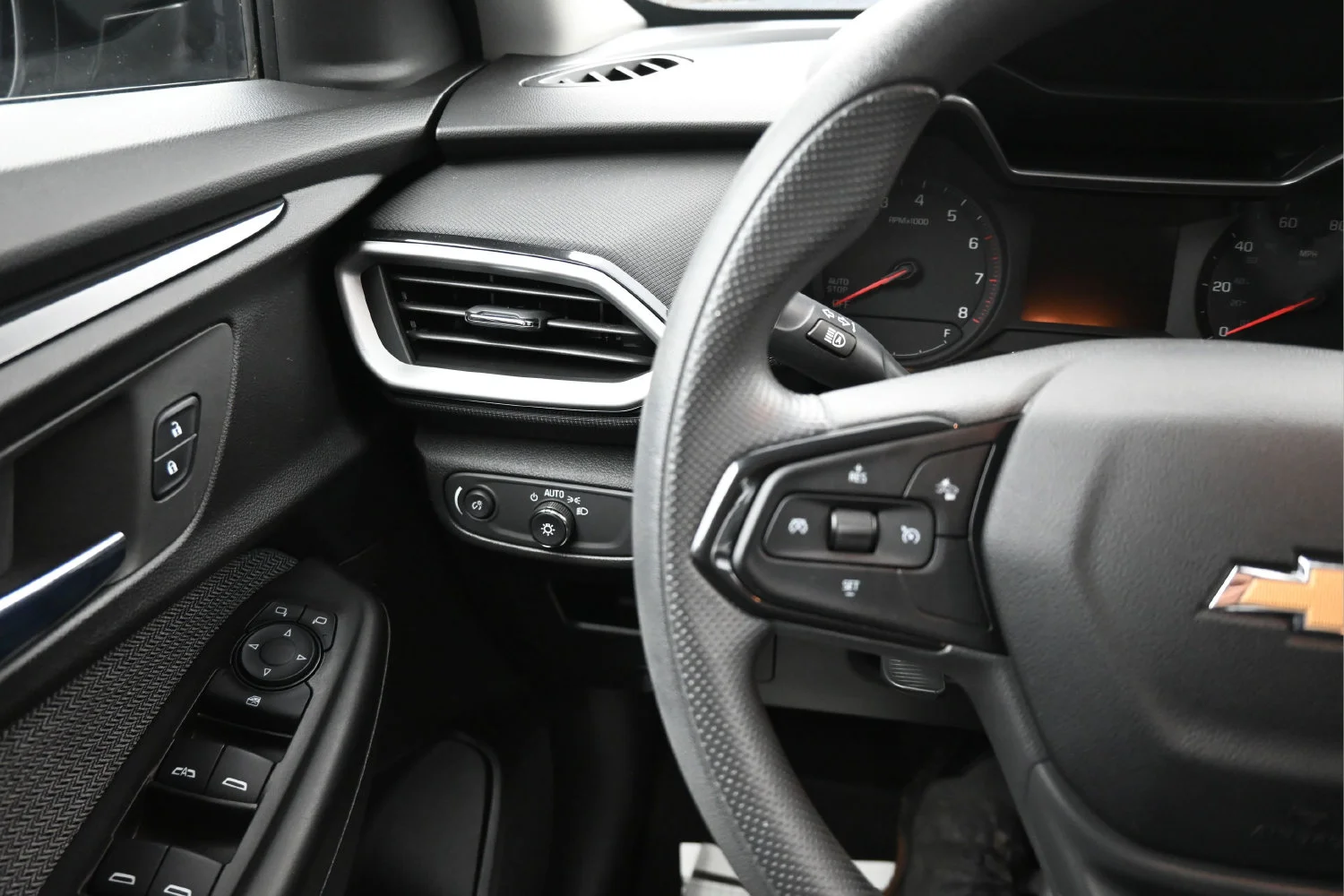 Used 2023 STERLING GRAY METALLIC Chevrolet LS image 18