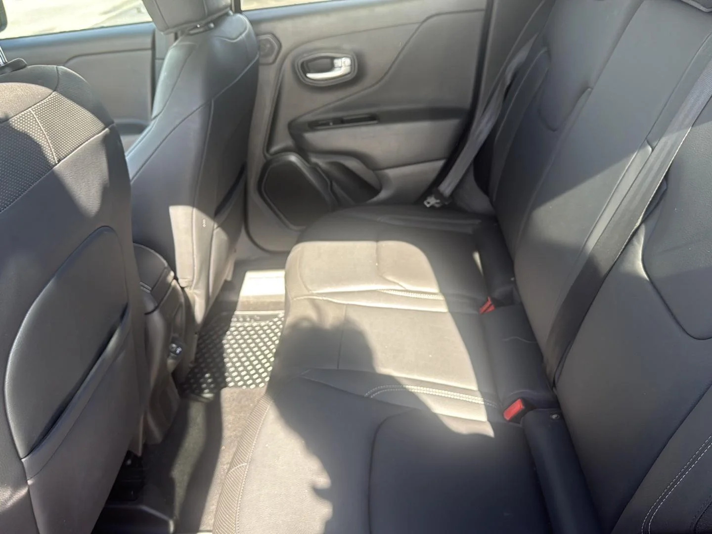 Used 2023 Slate Blue Pearlcoat Jeep Limited image 10