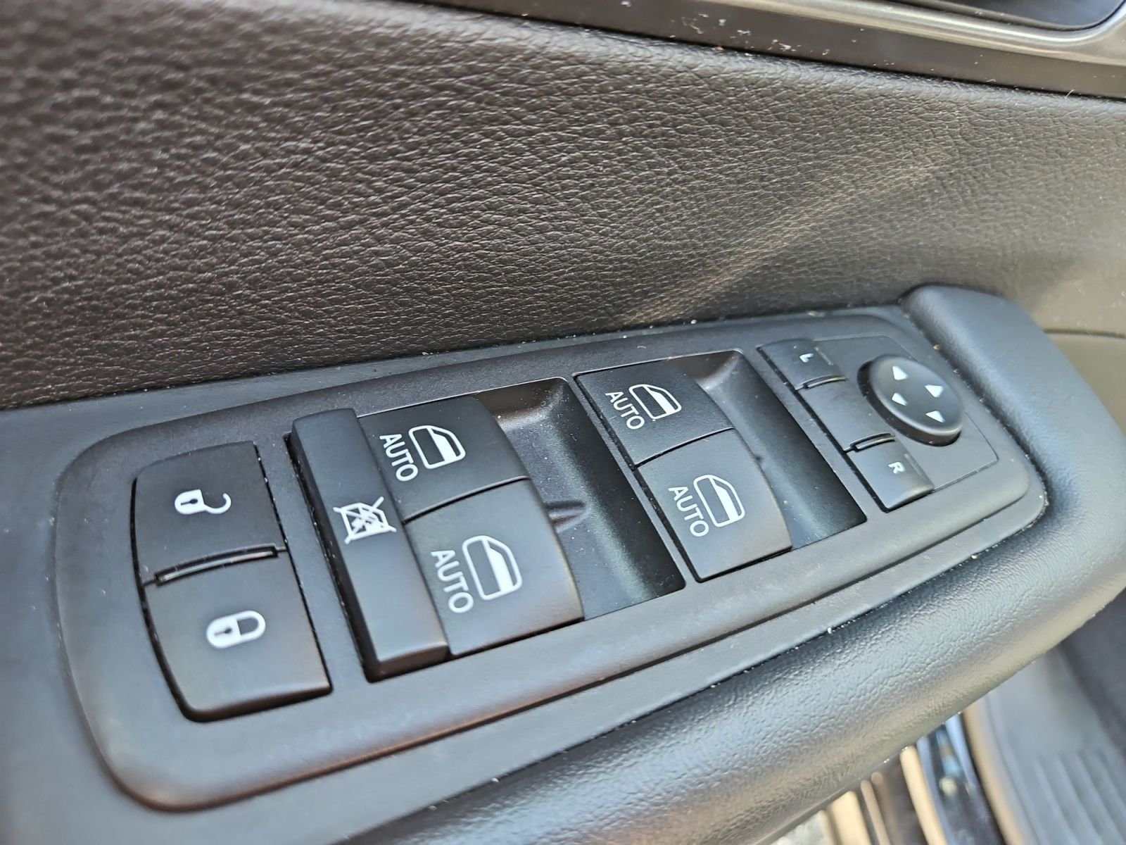 Used 2025 Black Chrysler Select image 22