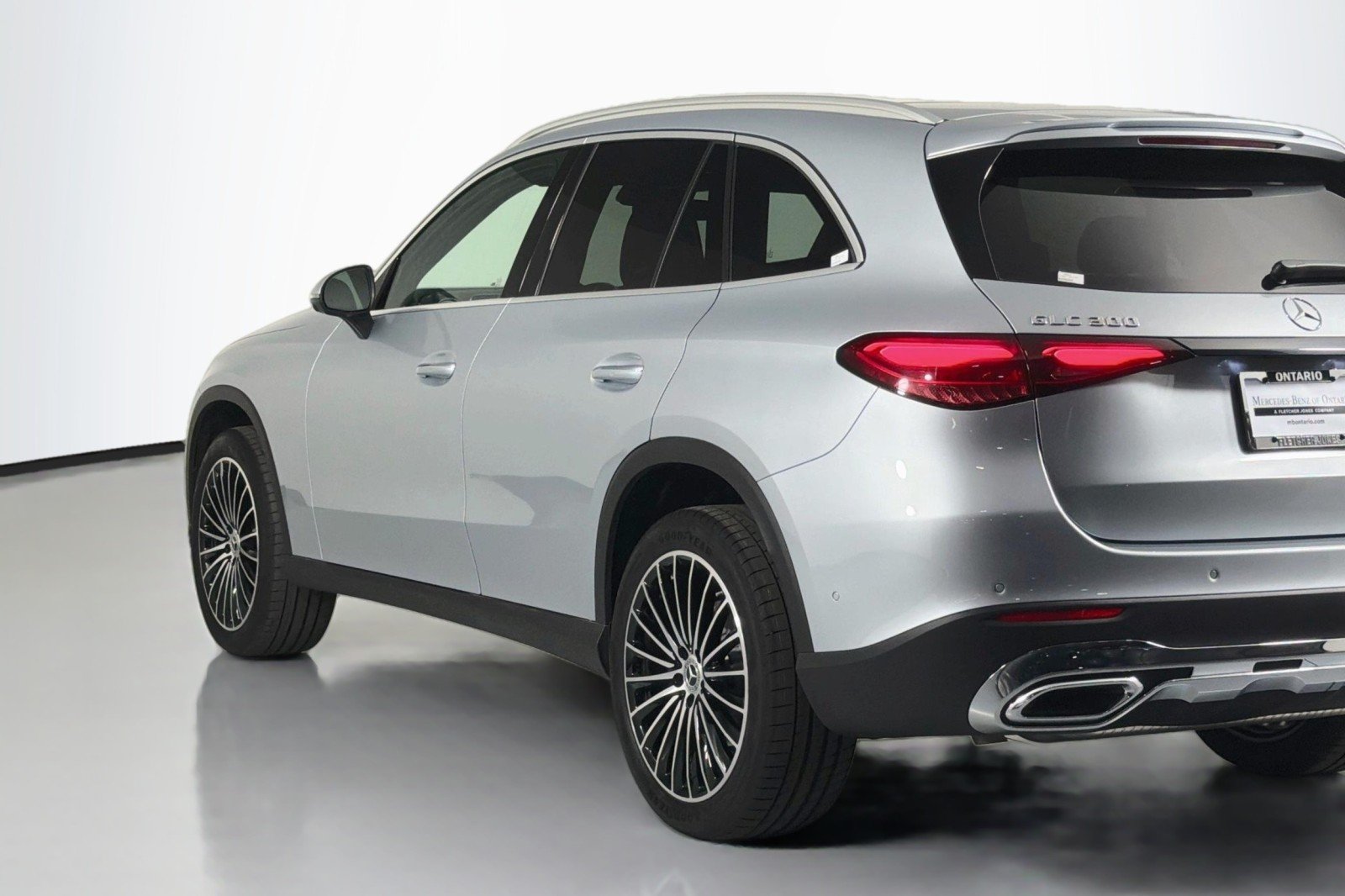 New 2026 Cirrus Silver Metallic Mercedes-Benz GLC 300 SUV image 15