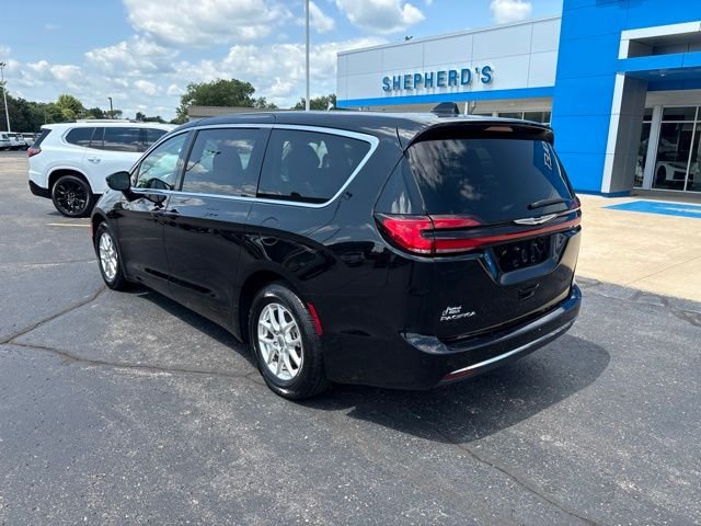 Used 2024 Black Chrysler Touring L image 5
