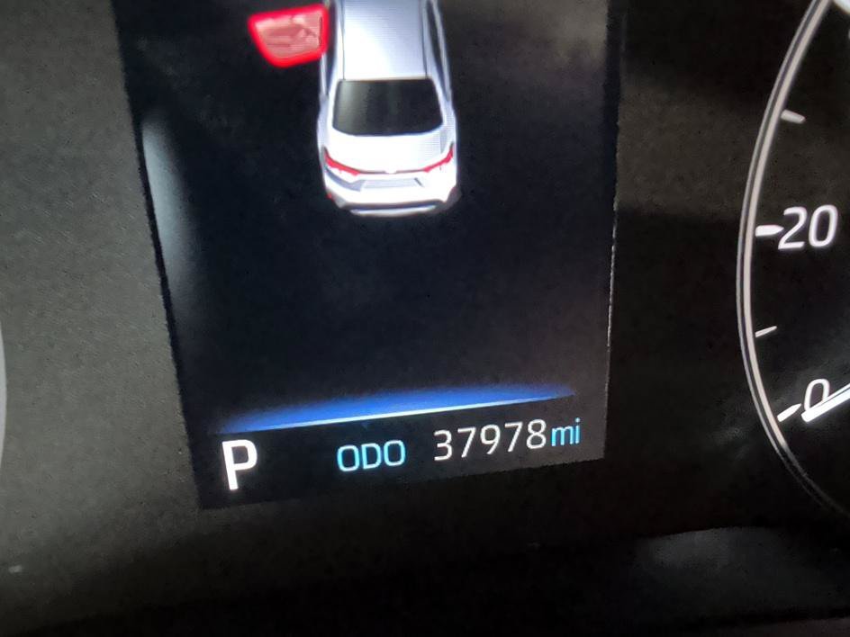 Used 2023 Ice Toyota LE image 22
