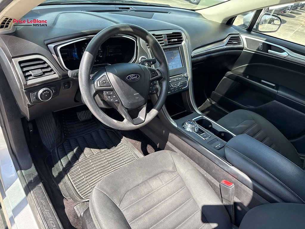 Used 2017 Ingot Silver Ford SE image 19