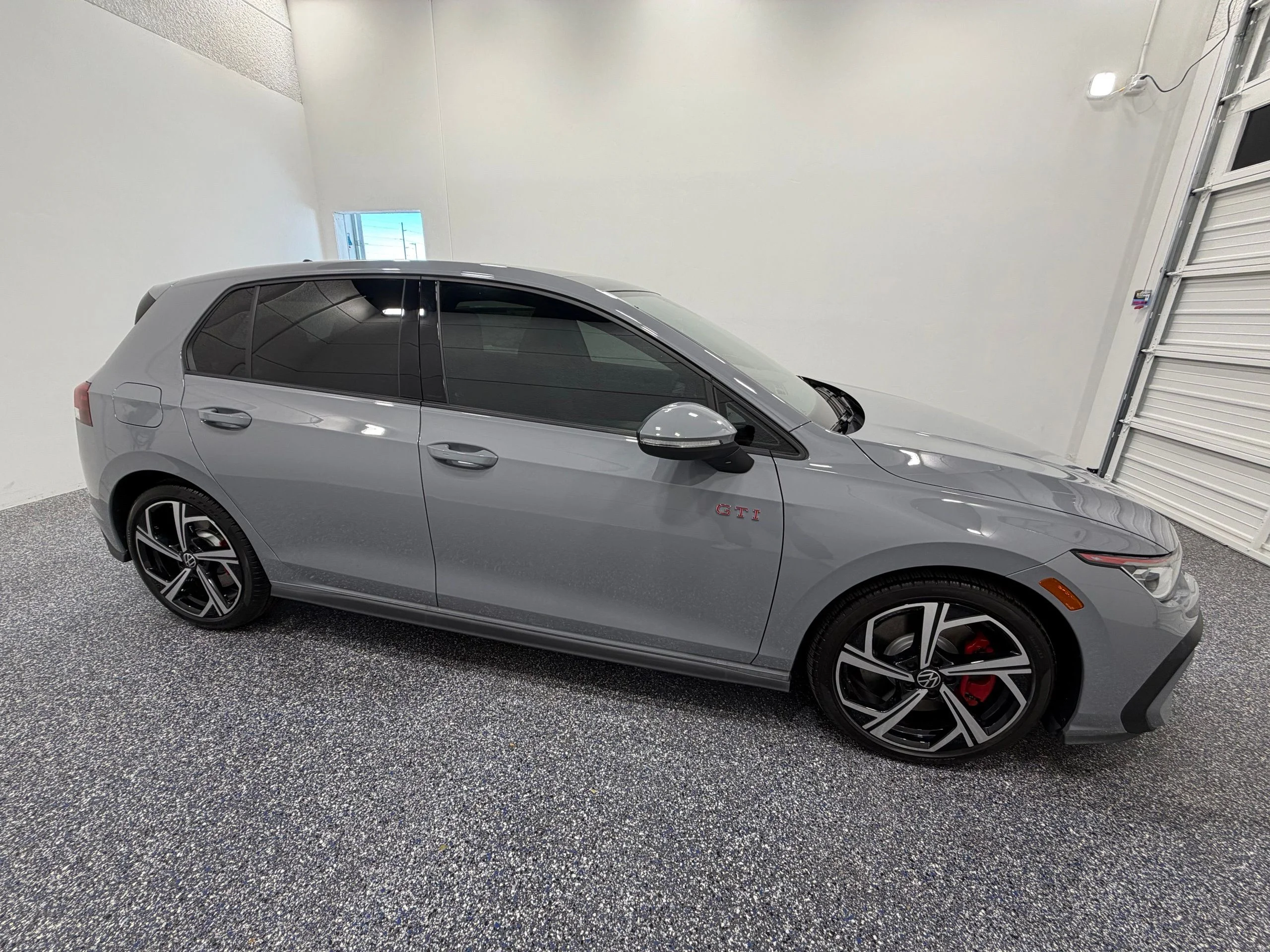 2025 Volkswagen Golf GTI SE - Photo 8