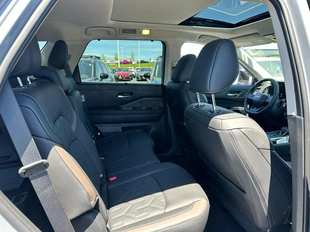 New 2026 Gray Nissan Platinum image 4