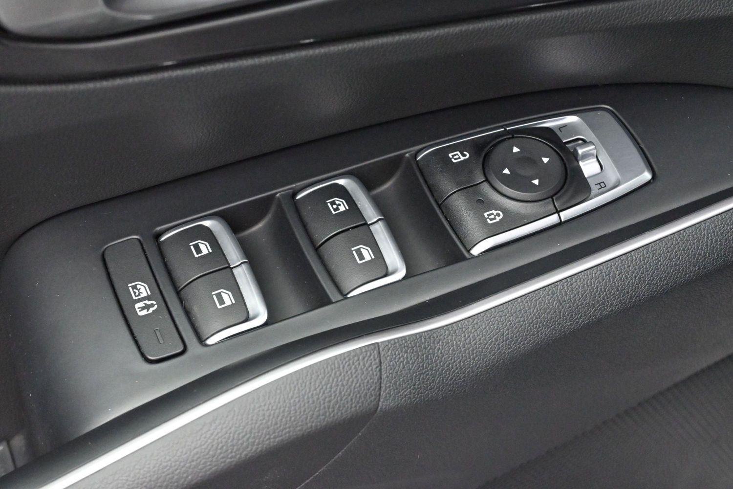 Used 2022 Glacial White Pearl Kia S image 11