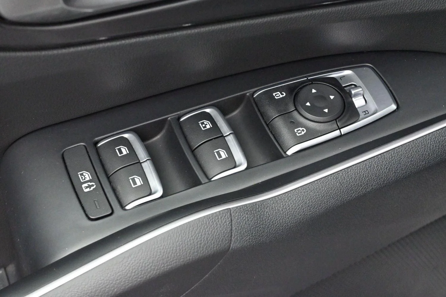 Used 2022 Glacial White Pearl Kia S image 11