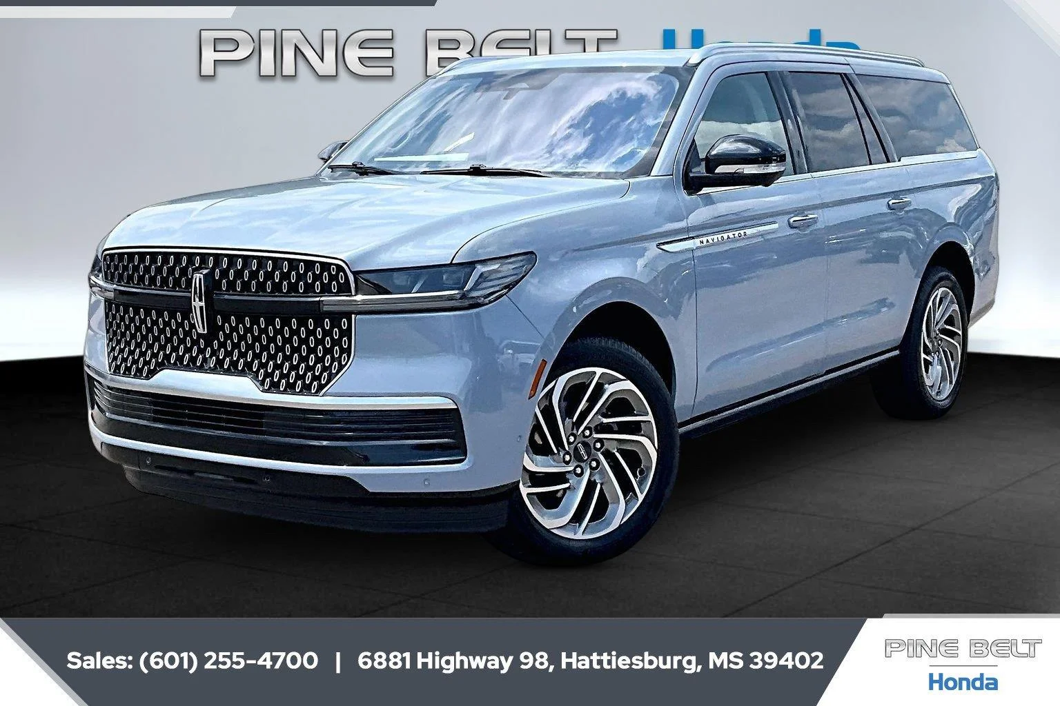 Used 2025 Gray Mist Metallic Tri-Coat Lincoln Reserve image 10
