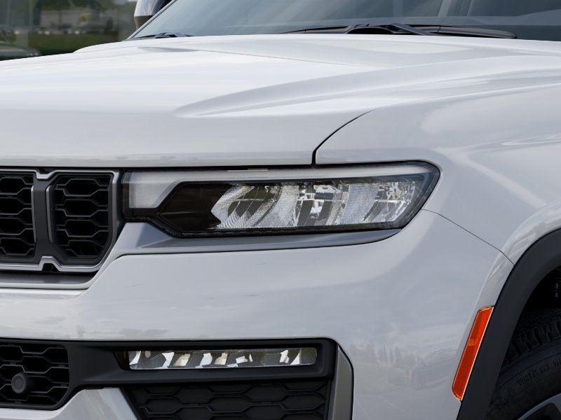 New 2026 Bright White Clear-Coat Exterior Paint Jeep Limited image 40