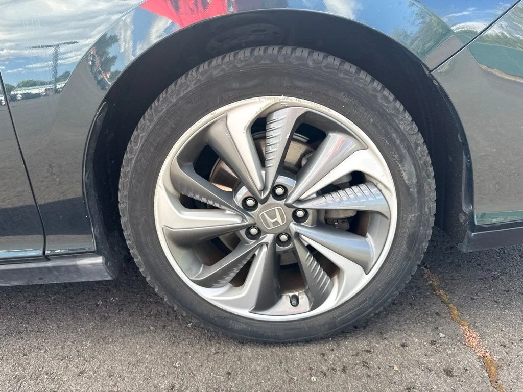 Used 2018 Moonlit Forest Pearl Honda Touring image 26