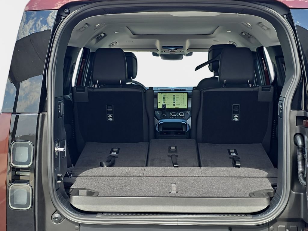 New 2026 Sedona Red Land Rover S image 12
