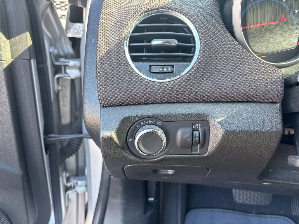 Used 2015 Silver Chevrolet 1LT image 14