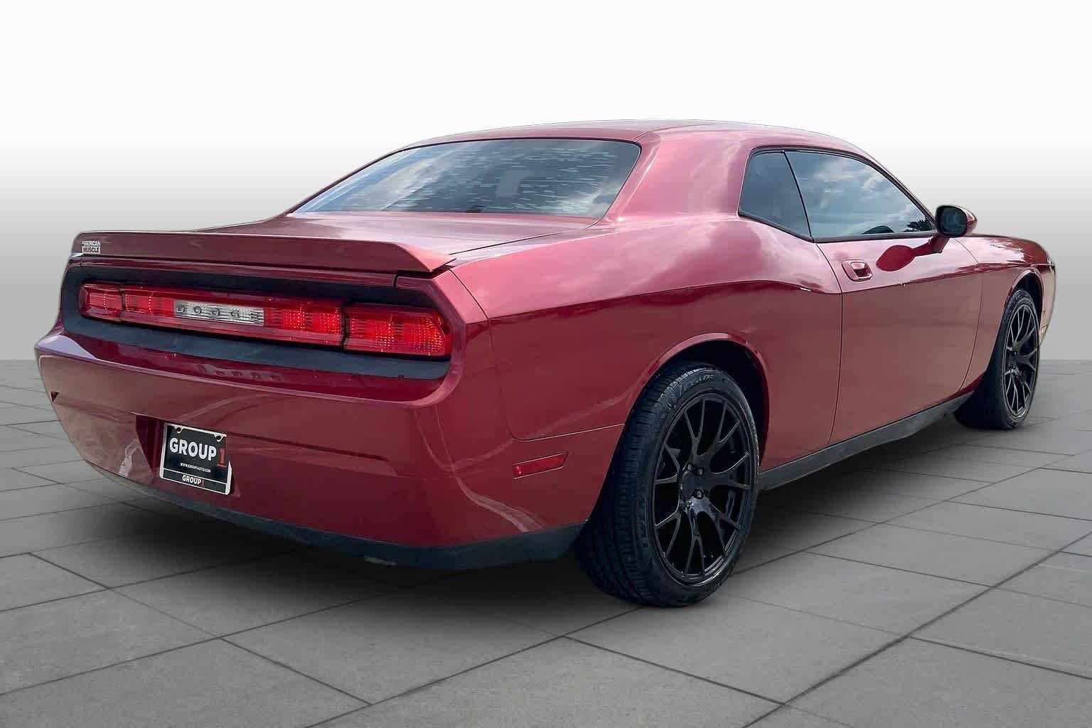 Used 2010 Inferno Red Crystal Pearl Dodge SE image 9