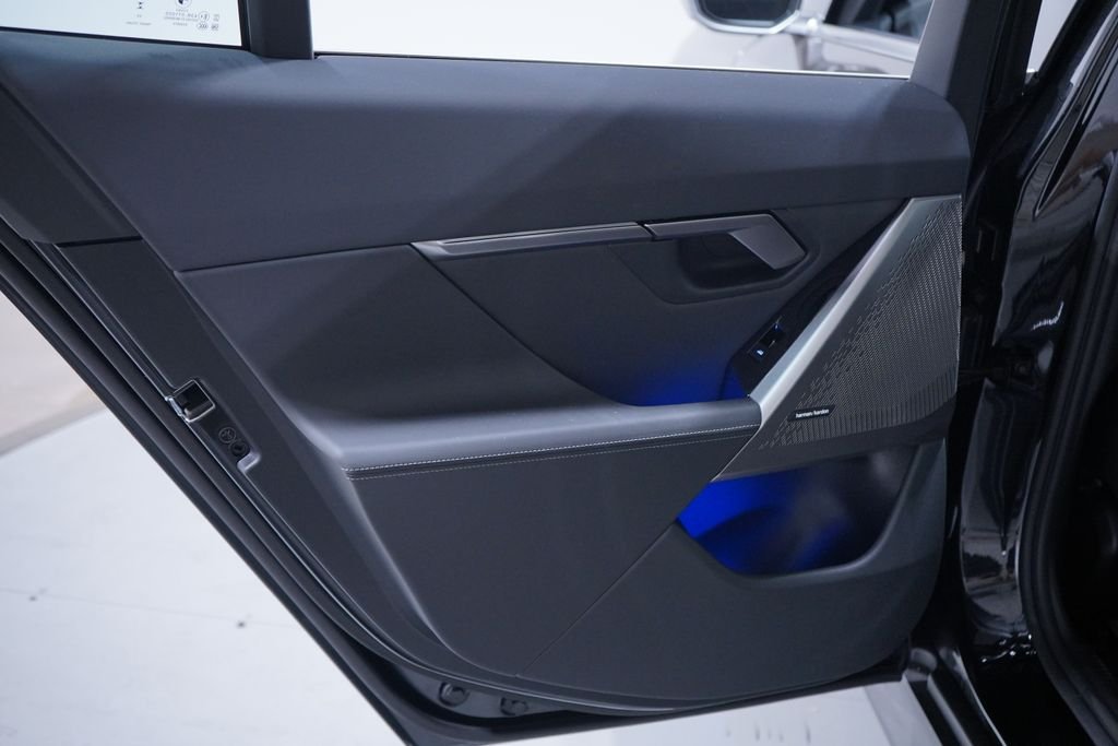 New 2027 Black Sapphire Metallic BMW eDrive40 image 15
