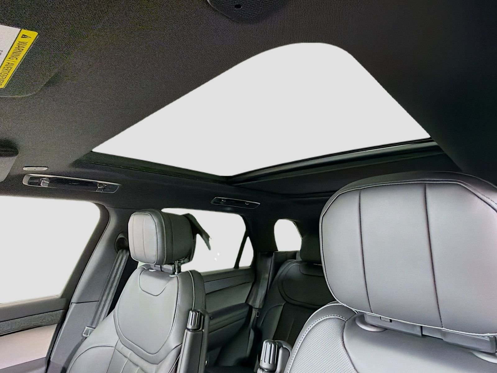 New 2026 Borasco Grey Land Rover SE image 9
