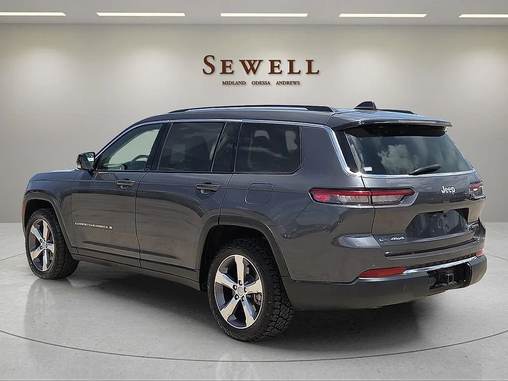 Used 2021  Jeep Limited image 3