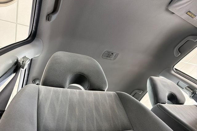 Used 2005 Magnesium Metallic Honda LX image 21