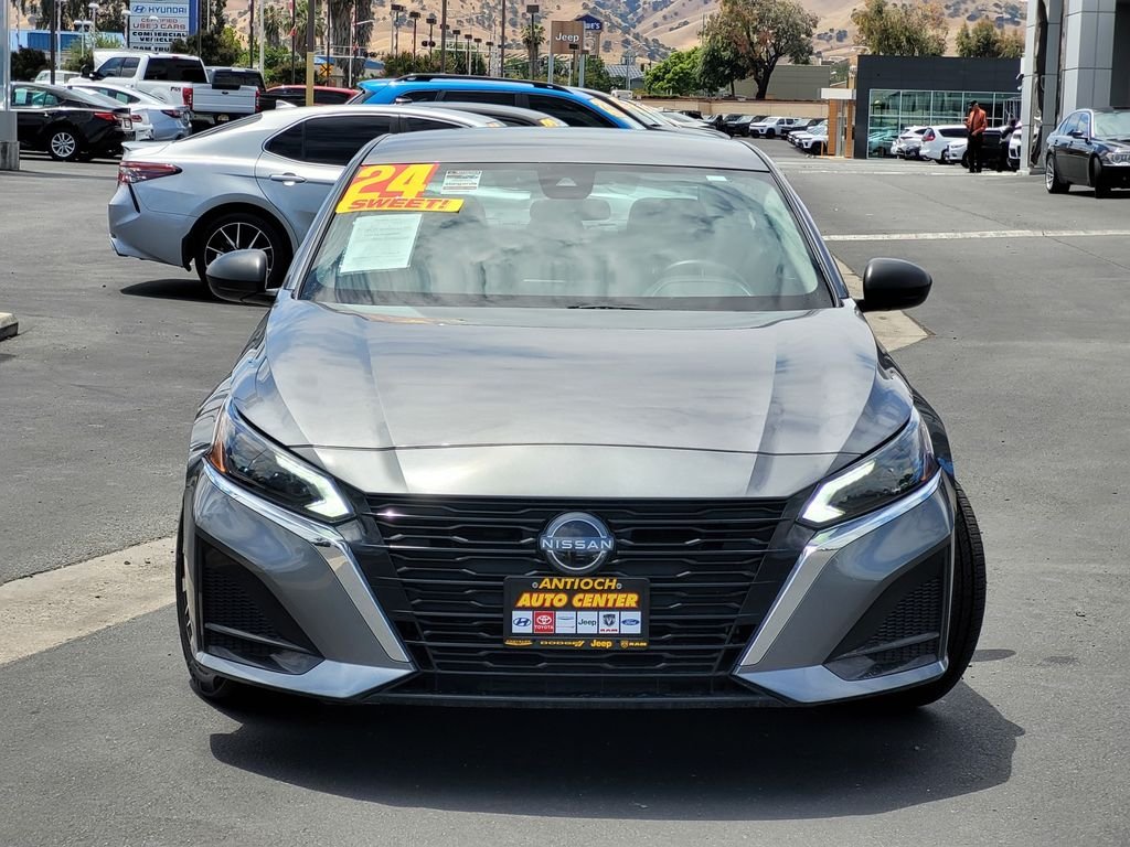 Used 2024 Gray Nissan 2.5 SV image 2