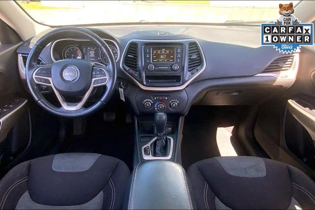 Used 2018 Billet Silver Metallic Jeep Latitude image 13