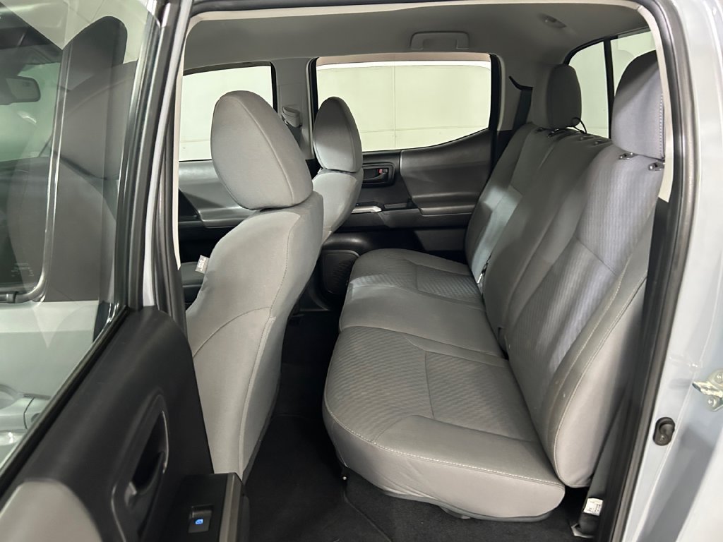Used 2020  Toyota SR5 image 19