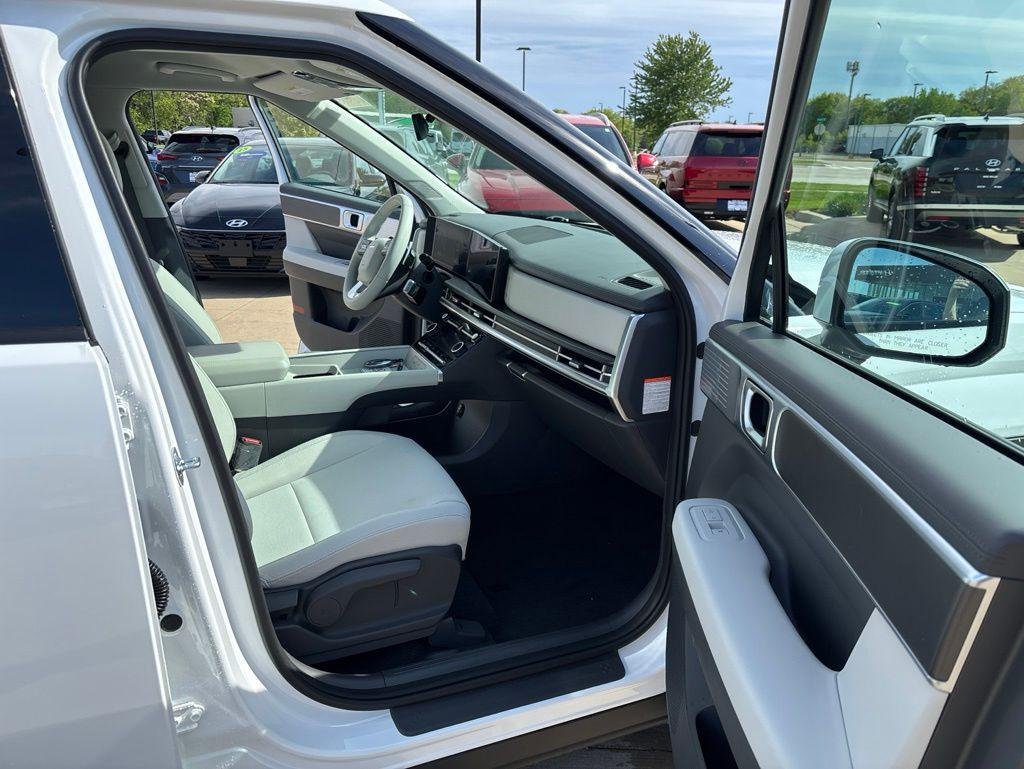 New 2026 White Hyundai SE image 32