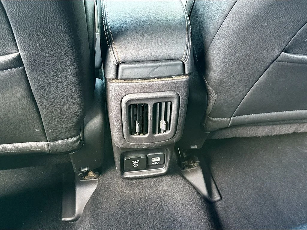 Used 2019 Billet Silver Metallic Clearcoat Jeep Latitude image 24