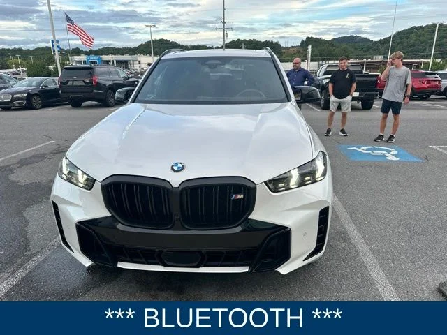 Used 2025 White BMW M60i image 1
