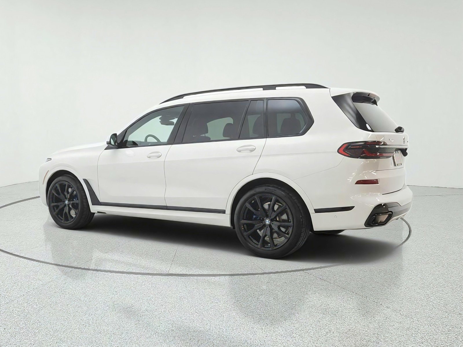 Used 2025 Alpine White BMW xDrive40i image 7