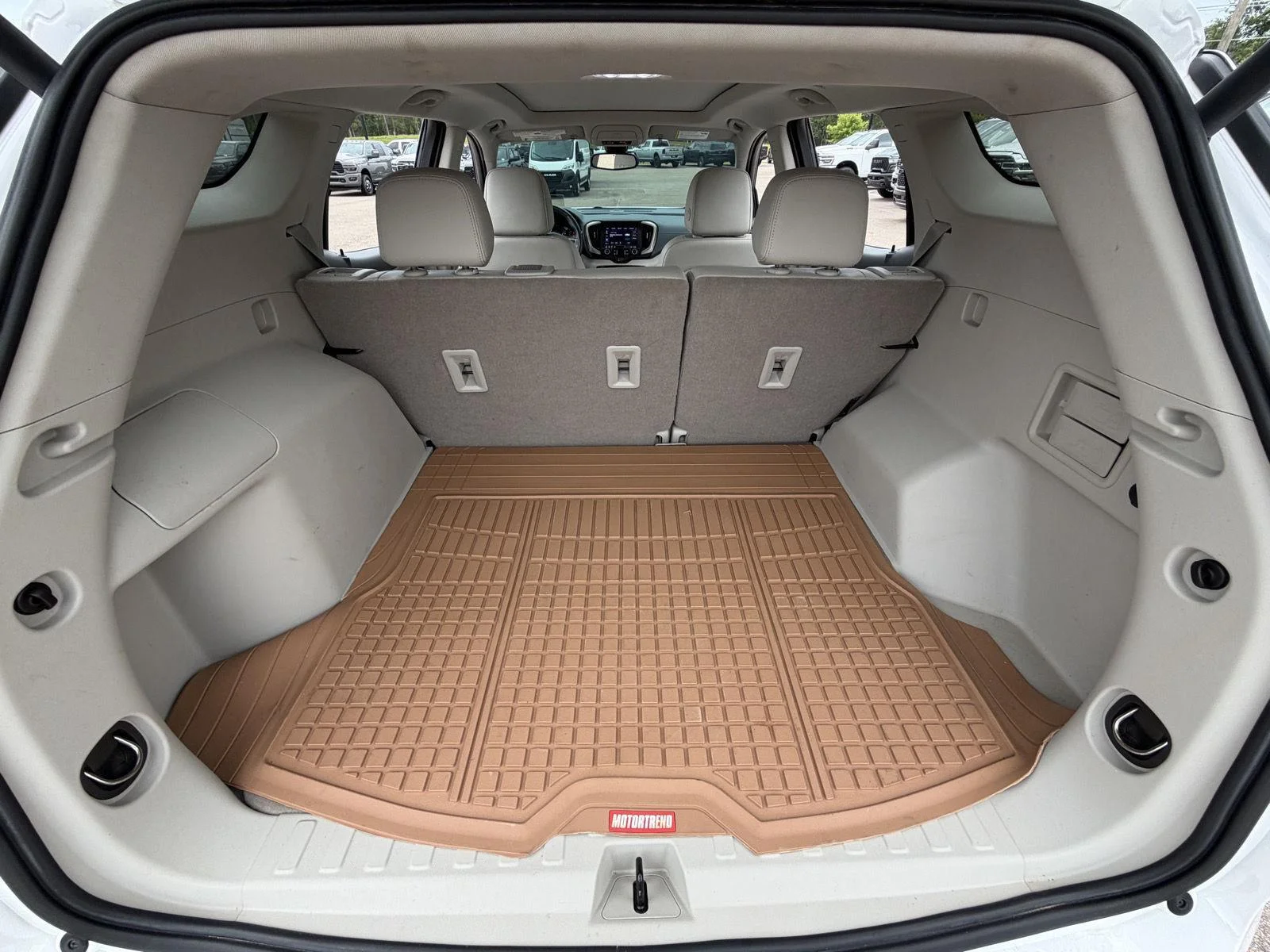 Used 2024 Summit White GMC Denali image 18