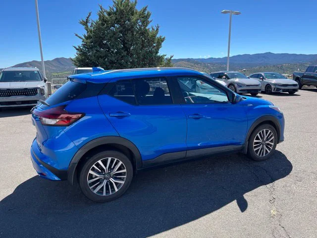 Used 2022 Electric Blue Metallic Nissan SV image 7