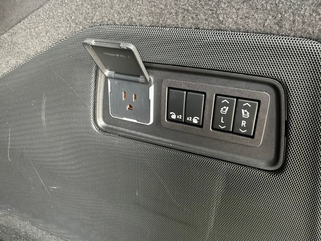 Used 2023 Black Raven Cadillac Sport Platinum image 33