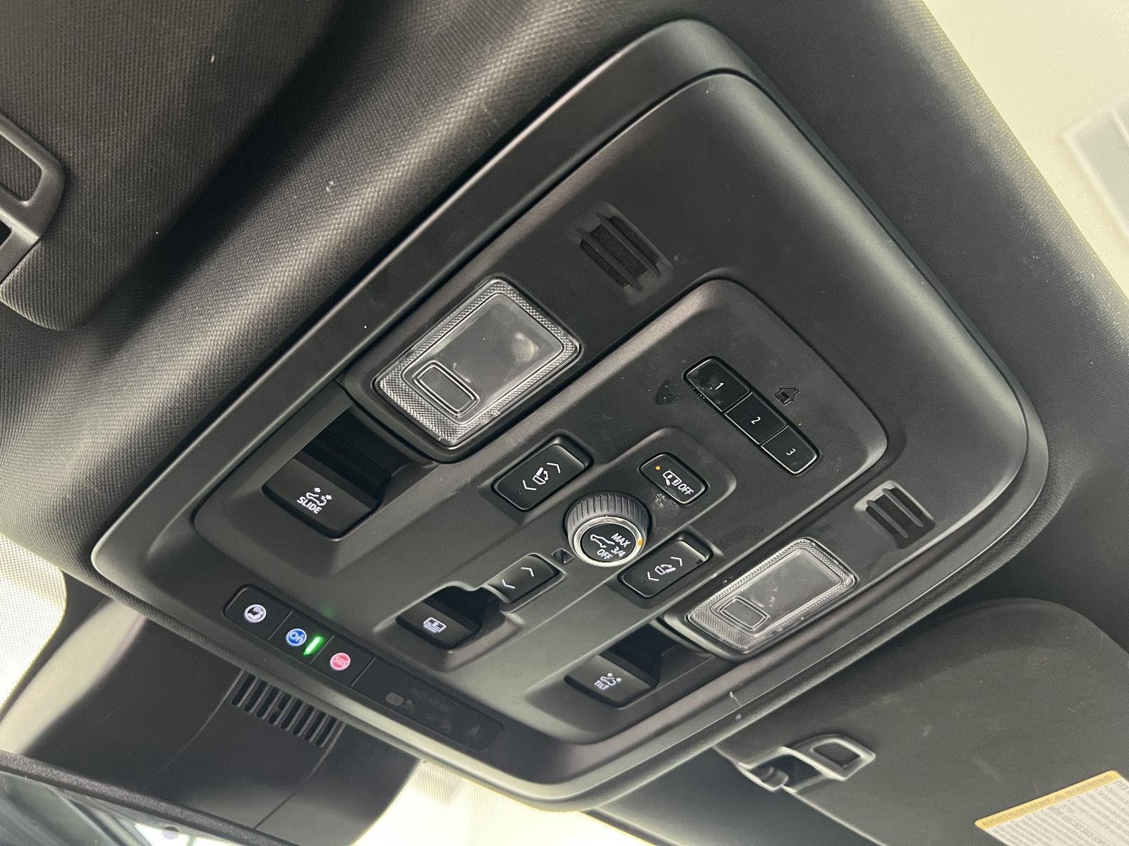 2023 GMC Yukon Denali - Photo 21