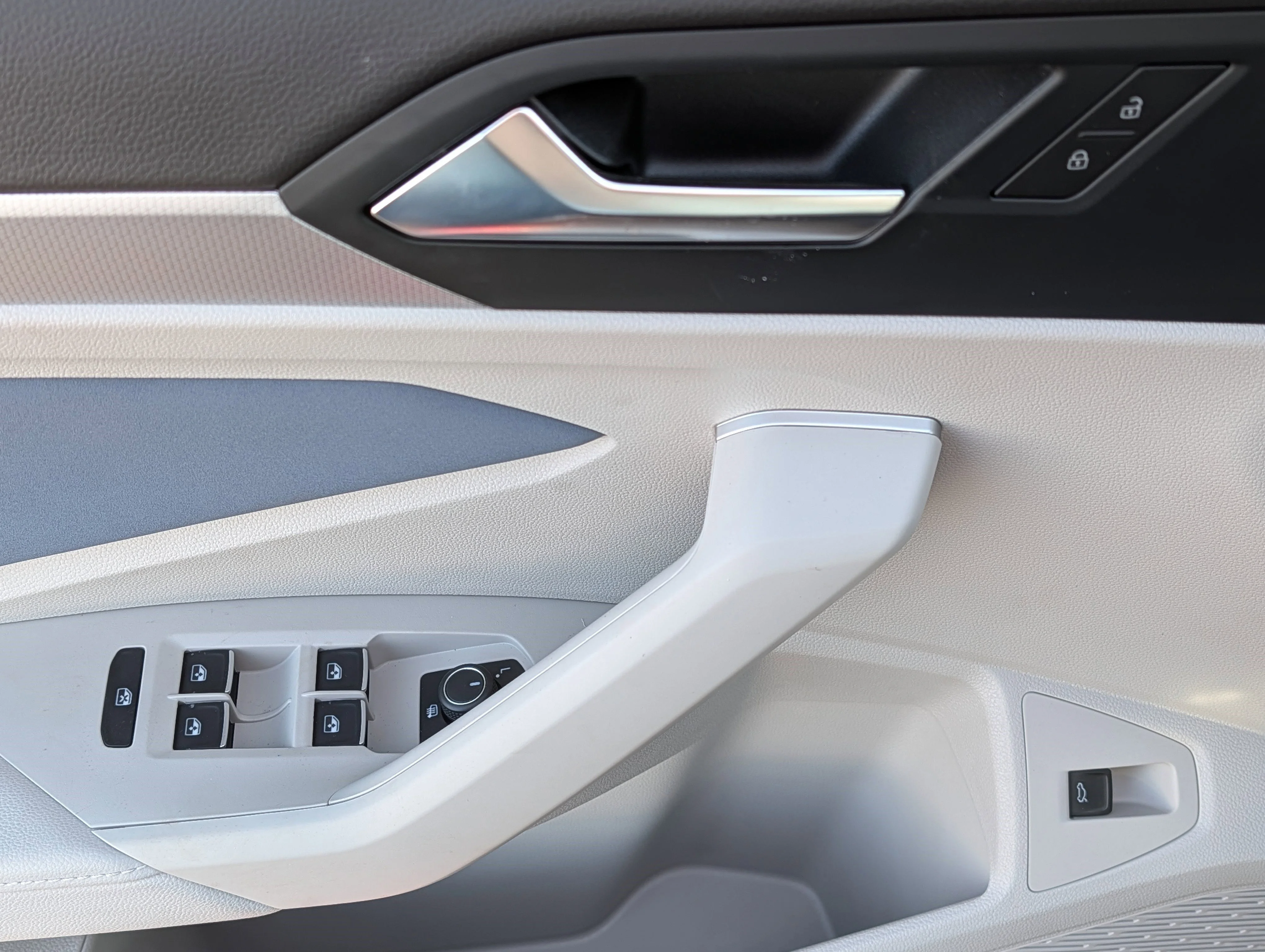 New 2026 Opal White Pearl Volkswagen SE image 9