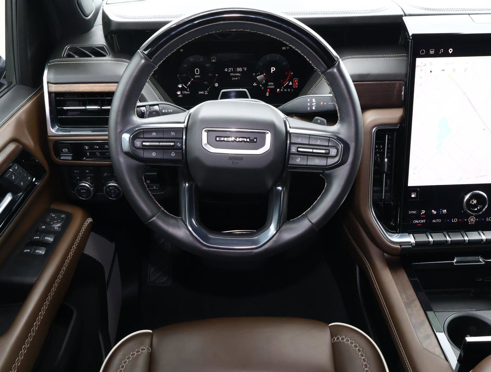 2025 GMC Yukon XL Denali Ultimate - Photo 10