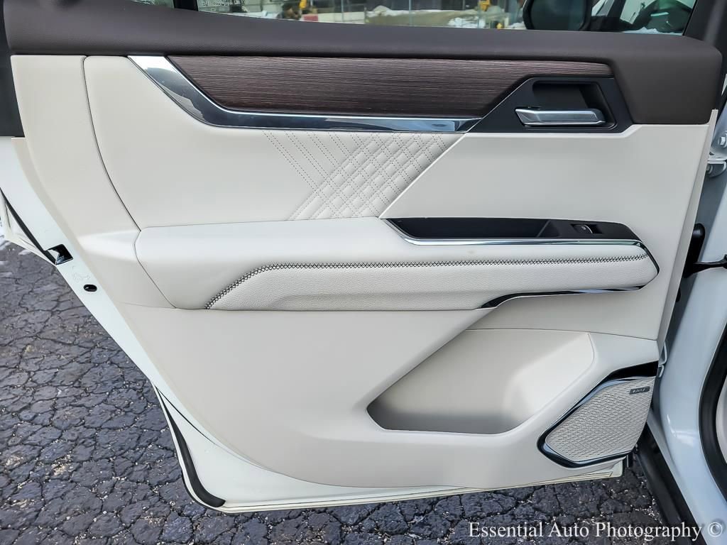 2024 GMC ACADIA - Image 19