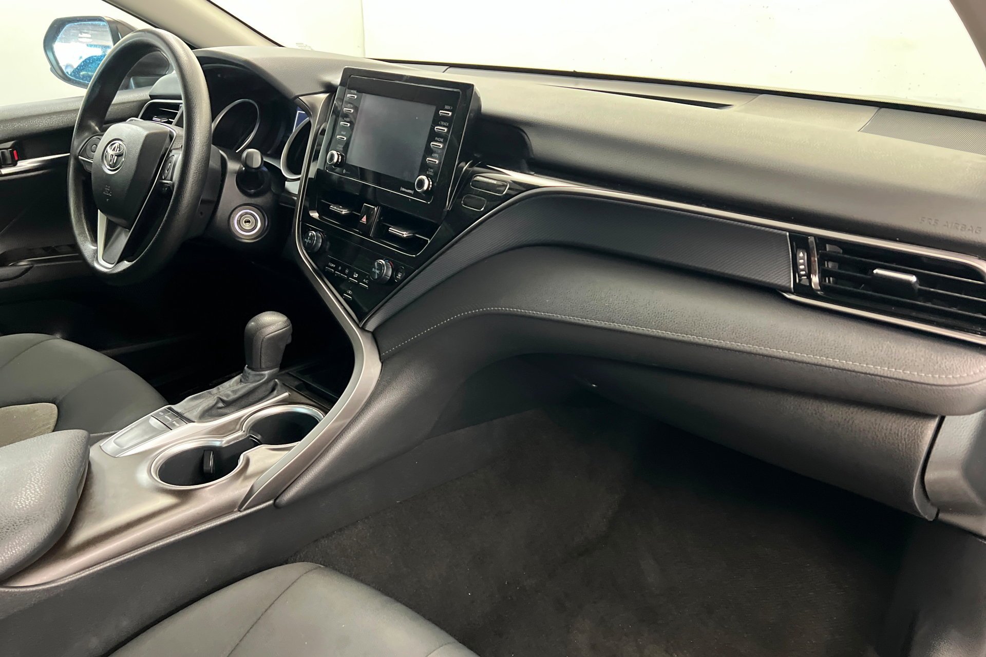 2022 Toyota Camry LE - Photo 24