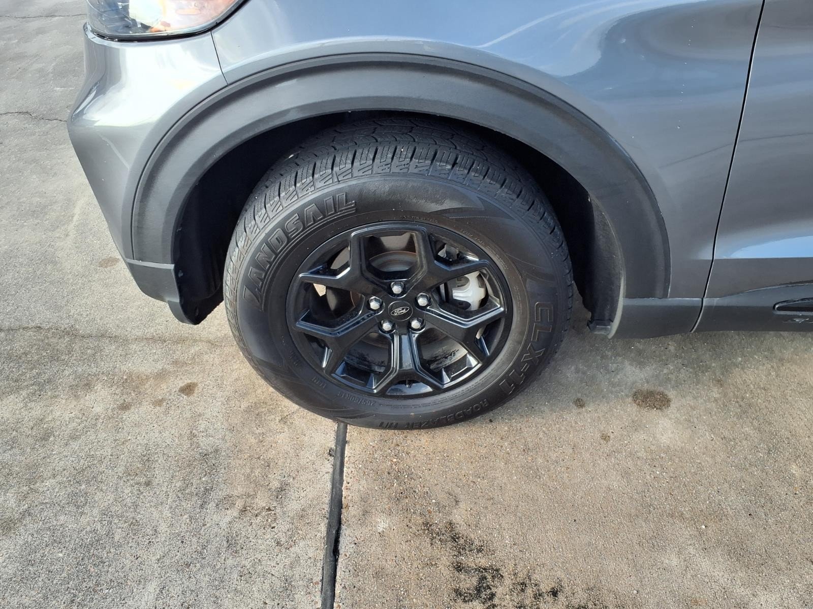 2022 Ford Explorer photo 8 of 27