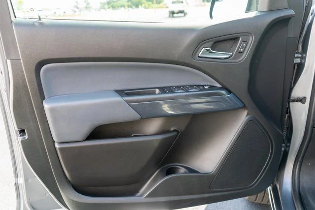 Used 2021 Gray Chevrolet Z71 image 16