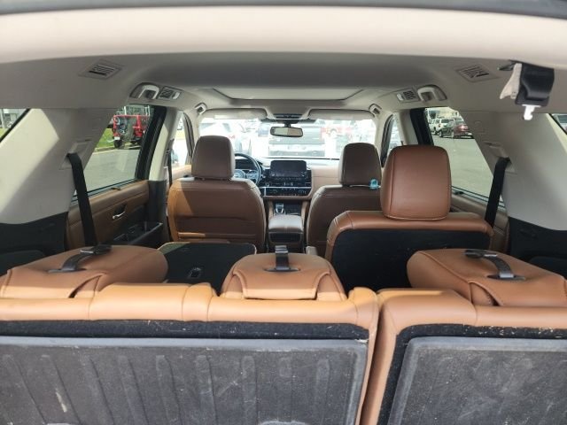 Used 2022 Gray Nissan Platinum image 10