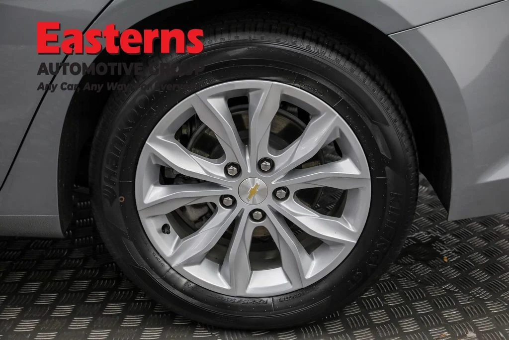 Used 2024 Gray Chevrolet LT image 31