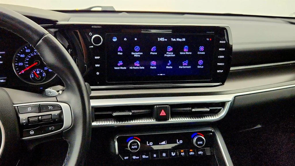 Used 2023 Glacial White Pearl Kia GT DCT FWD image 17