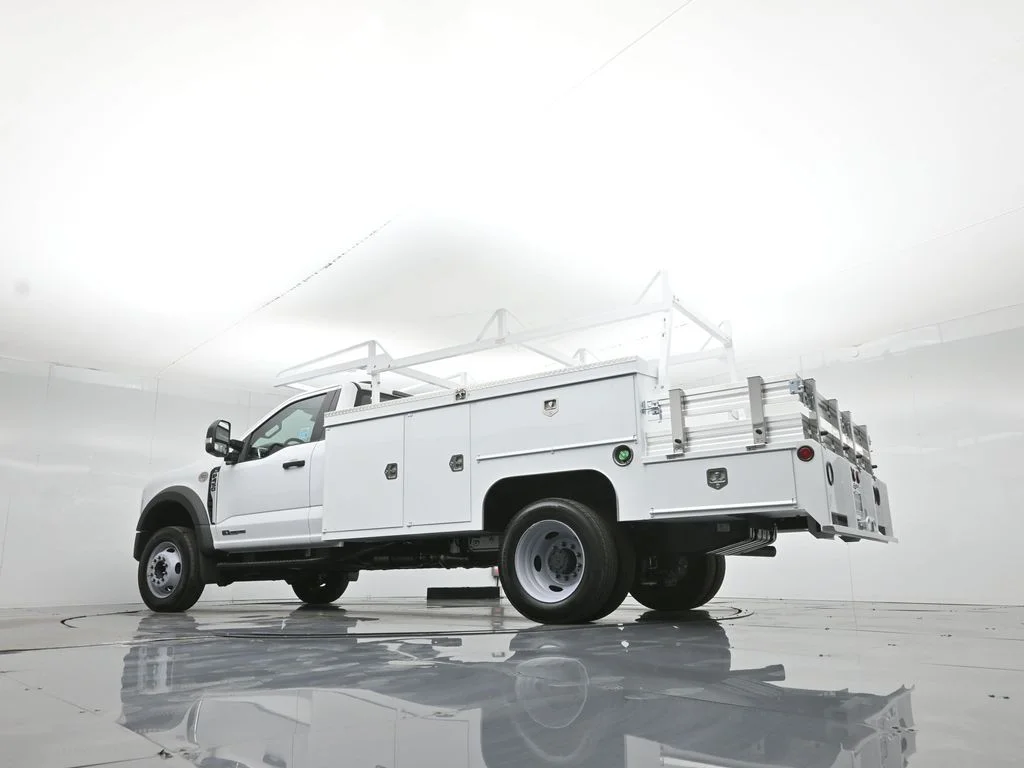 New 2025 Oxford White Ford XL image 2