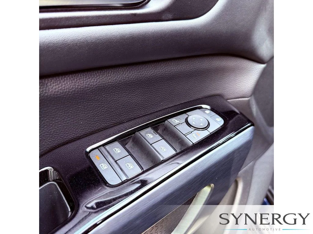 Used 2025 Deep Ocean Blue Pearl Nissan SL image 18