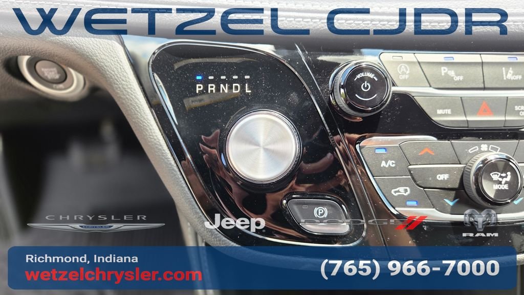 New 2027 Red Hot Pearl-Coat Exterior Paint Chrysler Limited image 30