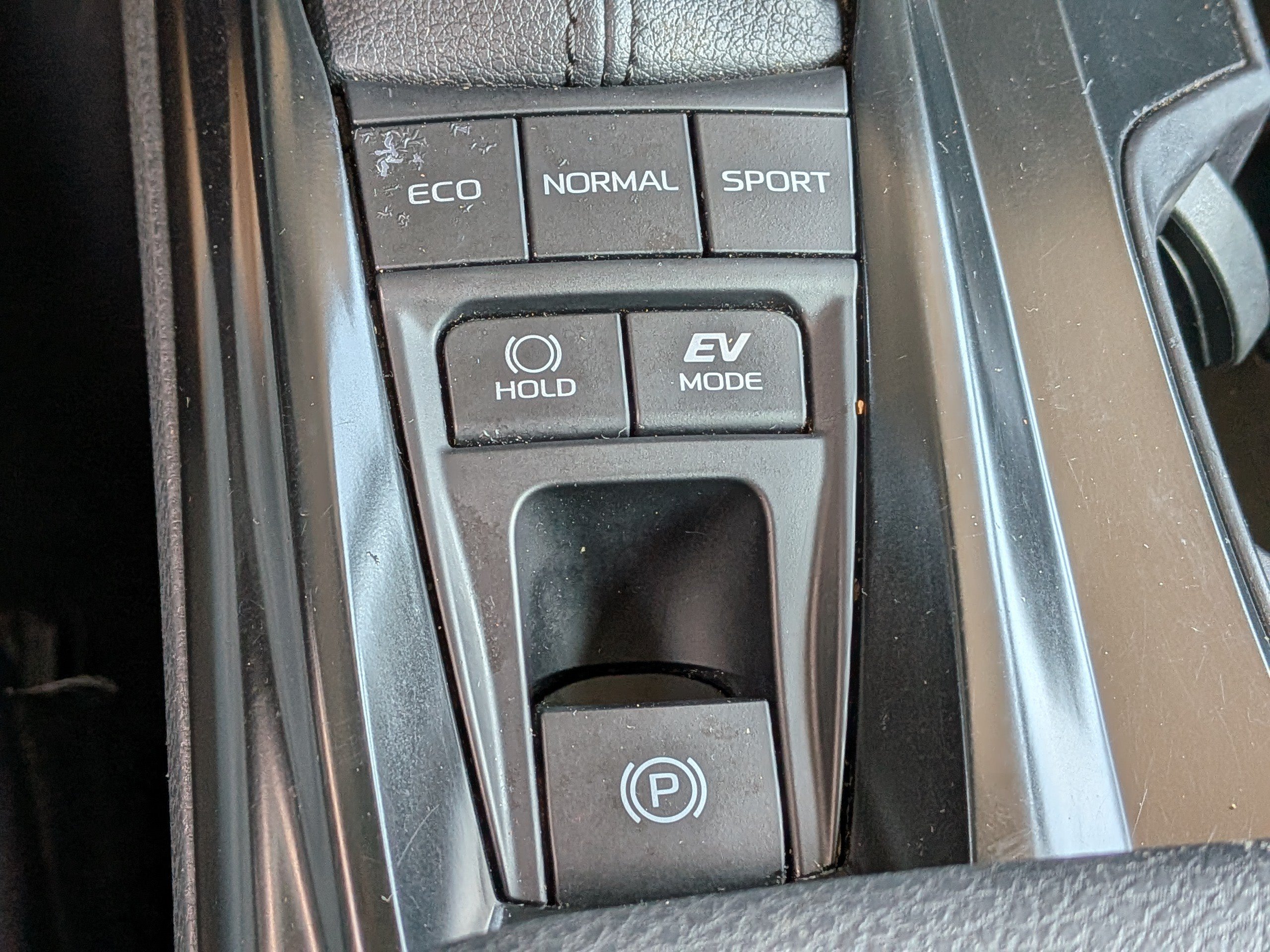 Used 2025 White Toyota LE image 21