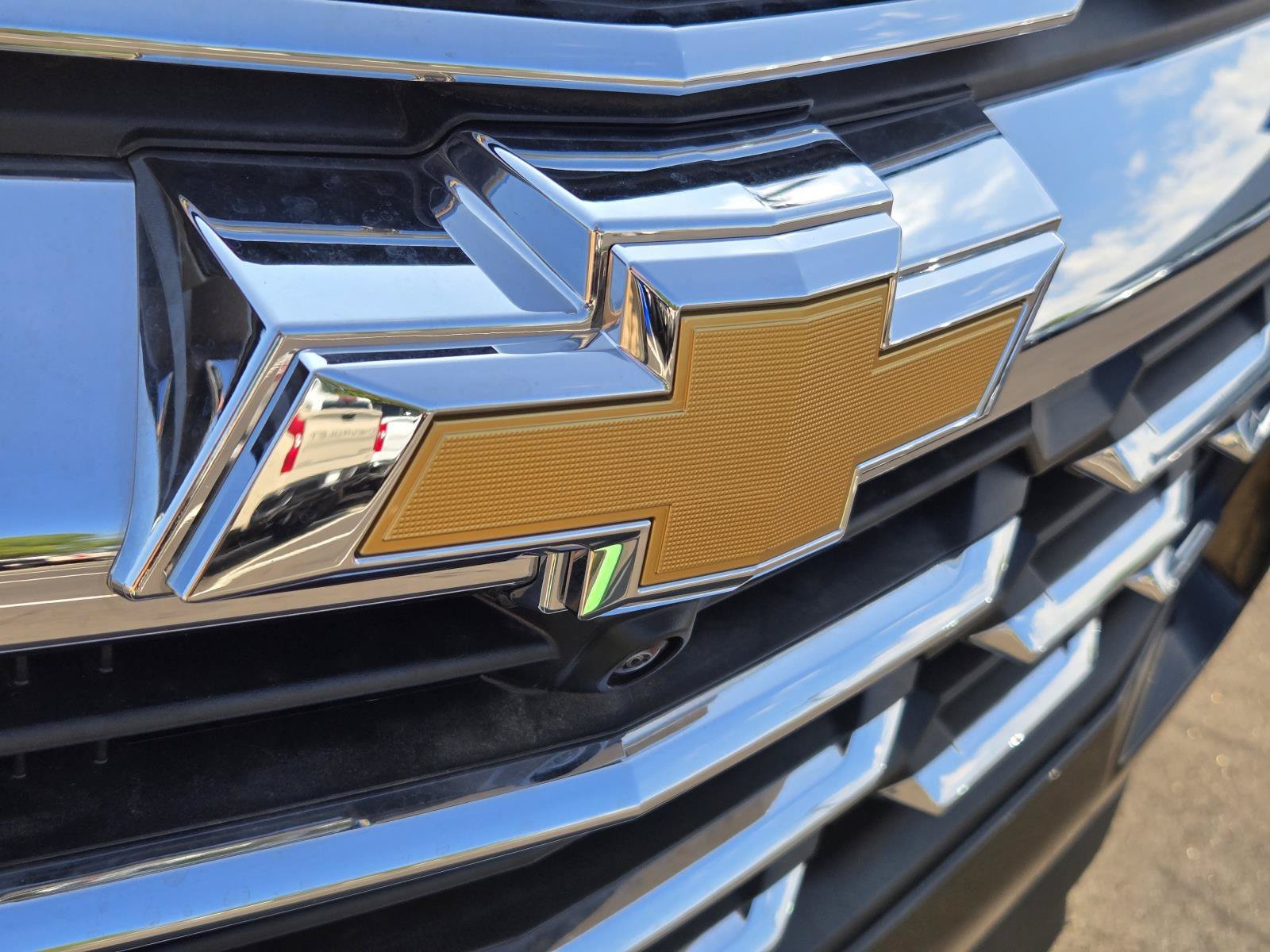 New 2026 Mosaic Black Metallic Chevrolet LT image 5