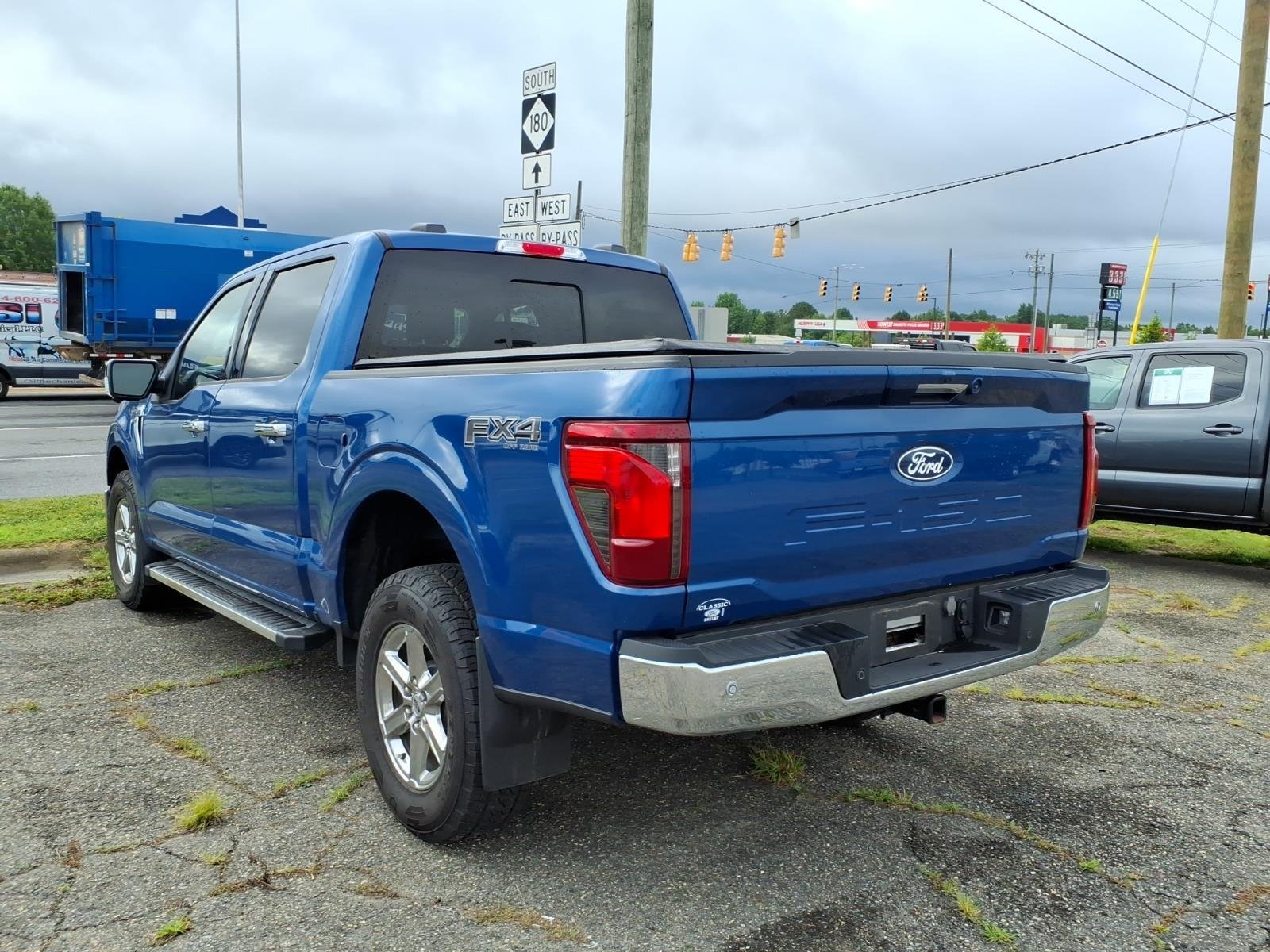 Used 2024 Atlas Blue Metallic Ford XLT image 4