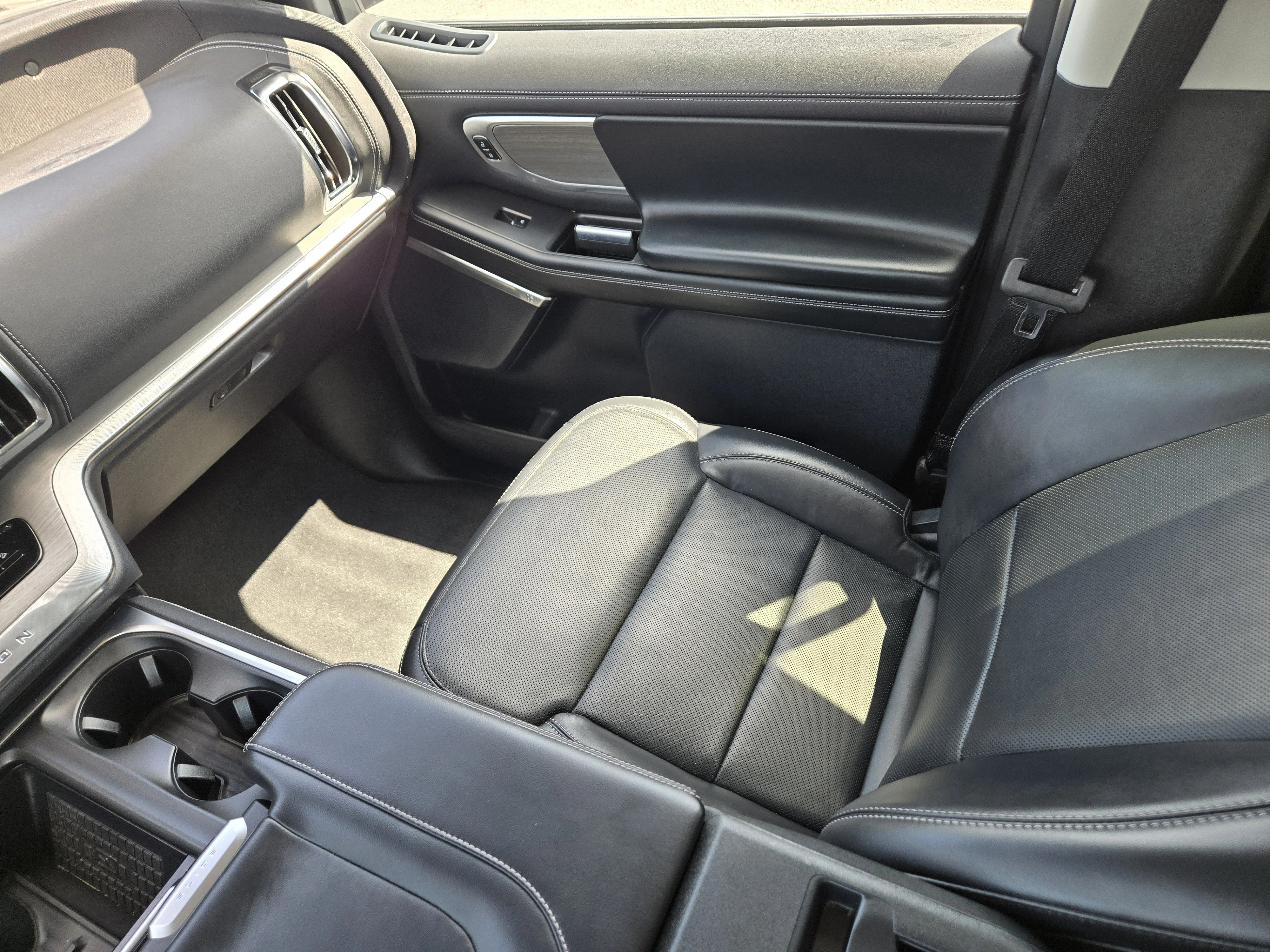 Used 2025 Black Ford Platinum image 22