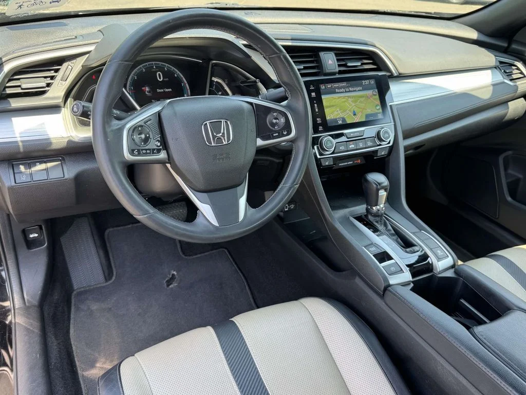 Used 2016  Honda Touring image 17