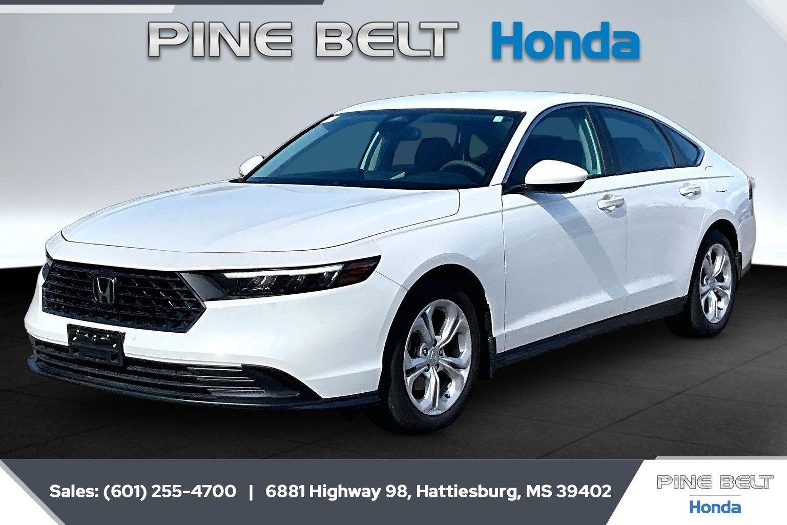 Used 2025 Platinum White Pearl Honda LX image 1